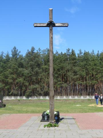 Krubin na terenie cmentarza