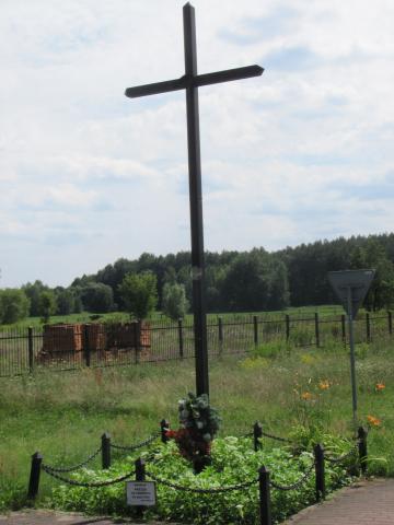 Oss w ul. Matarewicza przy drodze do Sanktuarium i na Cmentarz Poleg ych