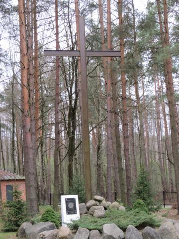 Oss w na terenie przy Sanktuarium Matki Bo ej Zwyci skiej